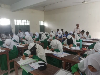 তাড়াইলে ১৫৩৩ জন শিক্ষার্থী নিয়ে শুরু হয়েছে এসএসসি ও সমমানের পরীক্ষা