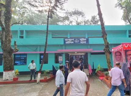 নোয়াখালীতে ভাড়া নিয়ে বিতন্ডায় প্রাণ গেলা অটোচালকের