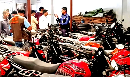 বৈধ কাগজপত্র ছাড়াই গোডাউনে ৭৭ নতুন ‘আমেরিকান’ মোটরসাইকেল, সিলগালা