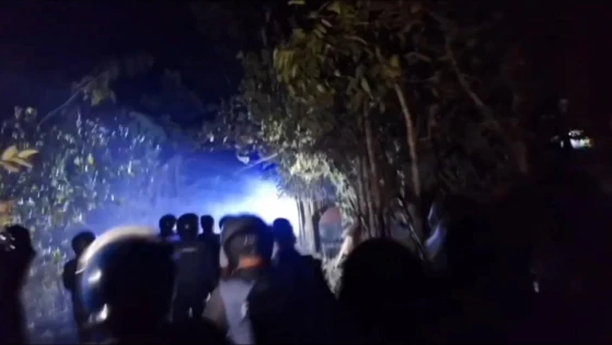 মাদারীপুরে রাতভর দুই সংঘর্ষে শতাধিক হাত বোমা বিস্ফোরণ, আহত ২