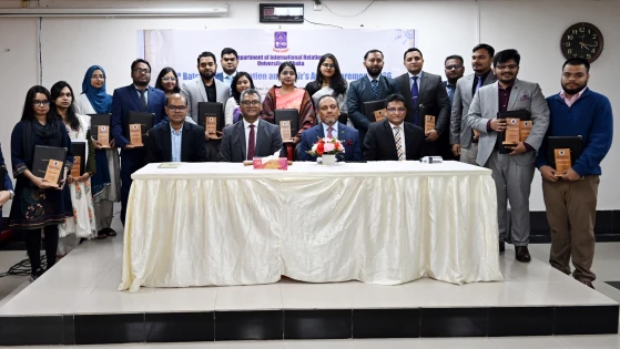 ঢাবি আন্তর্জাতিক সম্পর্ক বিভাগের ২৪ শিক্ষার্থীকে চেয়ার’স অ্যাওয়ার্ড প্রদান