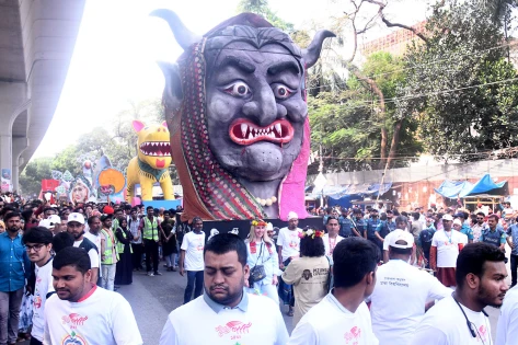 ‘নববর্ষের ঐকতান, ফ্যাসিবাদের অবসান’ প্রতিপাদ্য নিয়ে ঢাবি ক্যাম্পাসে ‘বর্ষবরণ আনন্দ শোভাযাত্রা’
