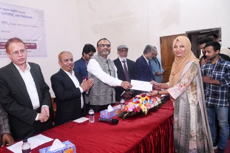 ঢাবি লেদার ইঞ্জিনিয়ারিং ইনস্টিটিউটে শিক্ষা বৃত্তি ও গবেষণা সম্মাননা প্রদান