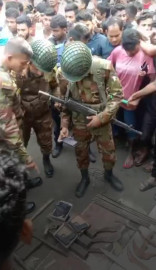 নোয়াখালীতে আগ্নেয়াস্ত্রসহ ইউপি চেয়ারম্যান গ্রেপ্তার