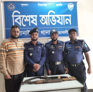 নোয়াখালীতে থানা থেকে লুট হওয়া রাইফেল মিলল খাল পাড়ে