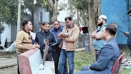 নোয়াখালীতে থানার পুকুরে পড়ে ছিল লুট হওয়া চায়না রাইফেল