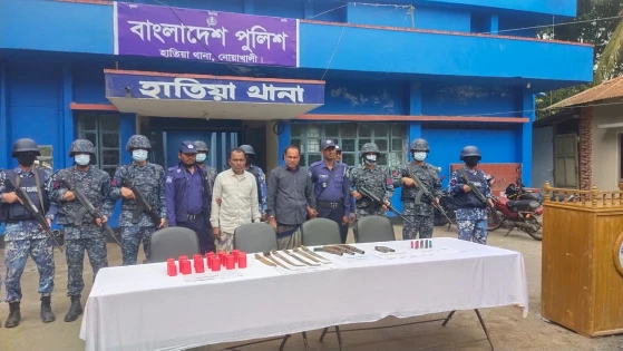 অপারেশন ডেভিল হান্ট, নোয়াখালীতে আগ্নেয়াস্ত্র,গুলি,ককটেলসহ গ্রেপ্তার-২