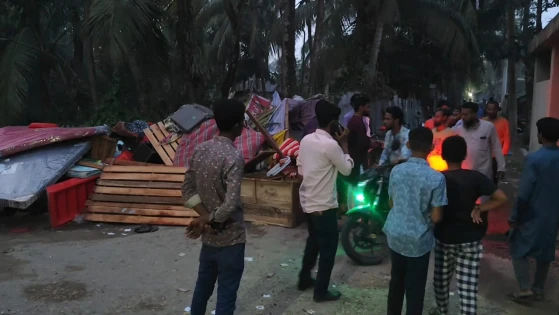 ফিল্মি স্টাইলে প্রবাসীর বাড়িতে হামলা-ভাংচুর, লুটপাট, আটক ১