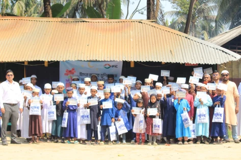 বাগেরহাট আইএফআইসি ব্যাংকের ঈদ উপহার পেল এতিম শিশুরা