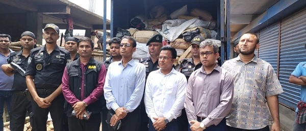 নোয়াখালীতে পলিথিন কারখানায় অভিযান, ৬ লাখ টাকা জরিমানা