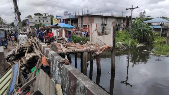 নোয়াখালীতে শতাধিক অবৈধ স্থাপনা উচ্ছেদ