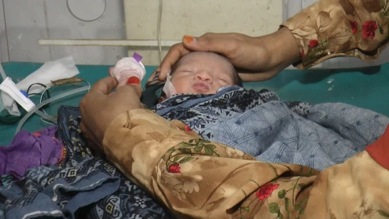 মাদারীপুরে বাথরুমের ভেতর রক্তাক্ত নবজাতক, মা-বাবার পরিচয় খুঁজছে পুলিশ