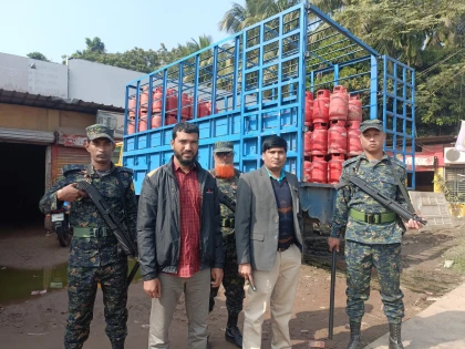 নোয়াখালীতে বেশি দামে গ্যাস সিলিন্ডার বিক্রির করায় ২০ হাজার টাকা জরিমানা