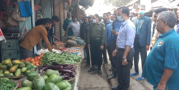 প্রকাশিত সংবাদের পরদিনই উচ্ছেদ অভিযান; ৫ ব্যবসায়ীকে জরিমানা