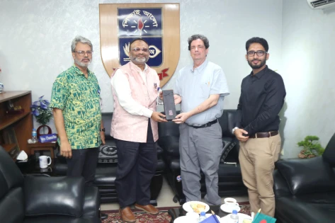 ঢাবি উপাচার্যের সঙ্গে যুক্তরাষ্ট্রের  অধ্যাপকের সাক্ষাৎ