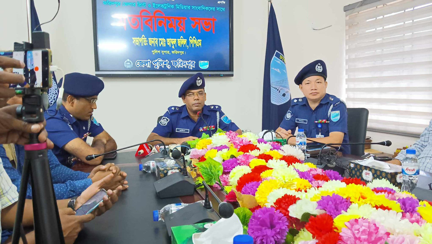 ফরিদপুরে নবাগত পুলিশ সুপারের সাথে সাংবাদিকদের মত বিনিময় সভা