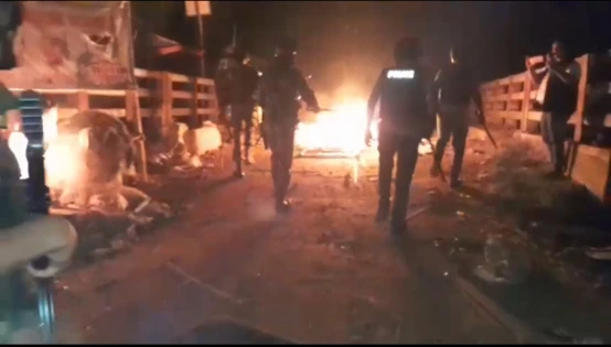 মাদারীপুরে পুলিশের গাড়িতে হামলা-ভাংচুর, এসআই সহ আহত-২