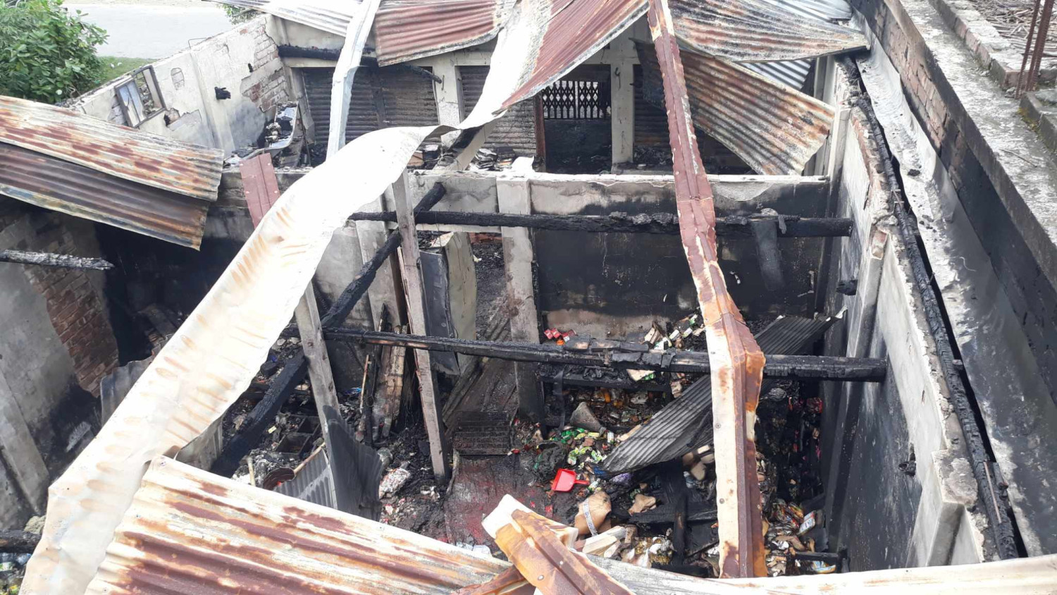 ফরিদপুরের ঠেনঠেনিয়া বাজারের পাইকারি দোকানে অগ্নিকান্ড, দেড়কোটি ক্ষতি