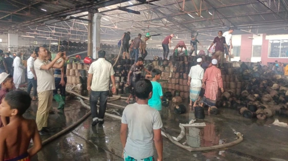 ফরিদপুরে জুট মিলে আগুন, দেড় ঘন্টা চেষ্টার পর আগুন নিয়ন্ত্রনে