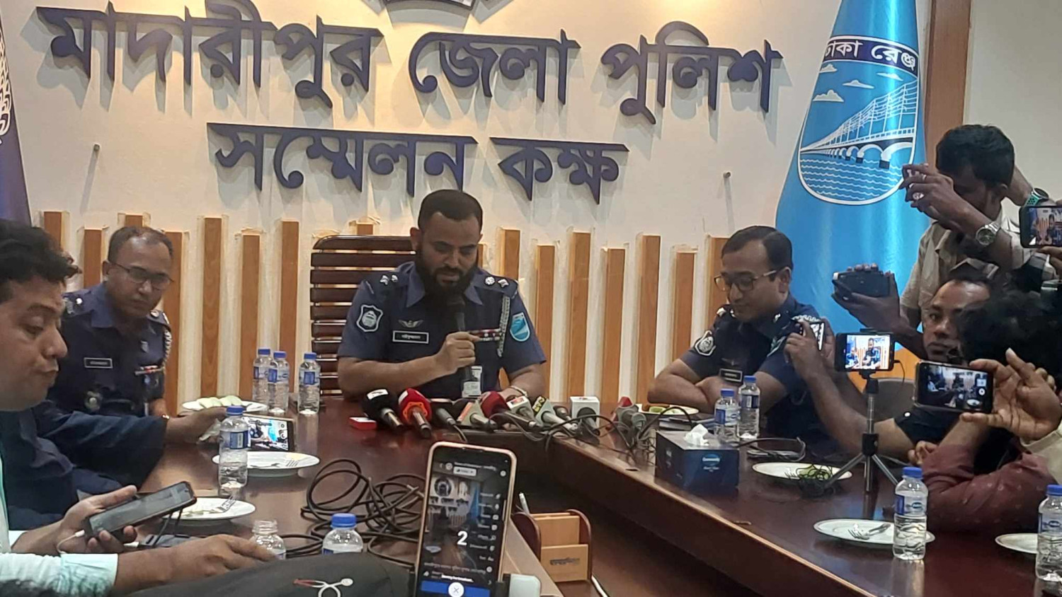 সবাইকে নিয়ে সন্ত্রাস ও মাদকমুক্ত মাদারীপুর গড়তে চাই: নবাগত পুলিশ সুপার মো. সাইদুজ্জামান