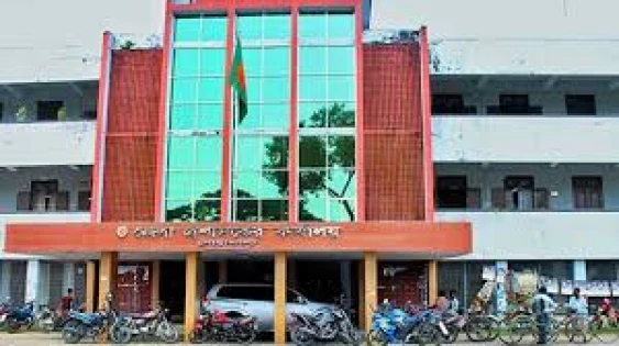 ভাড়াটিয়ার দোকানে তালা, অতিরিক্ত জেলা প্রশাসকের বিরুদ্ধে মামলা