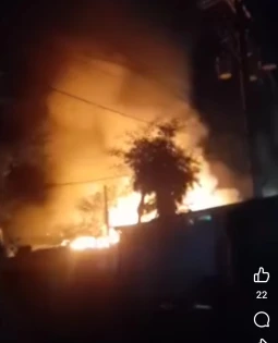 নোয়াখালীতে আগুনে পুড়ল ৮ দোকান