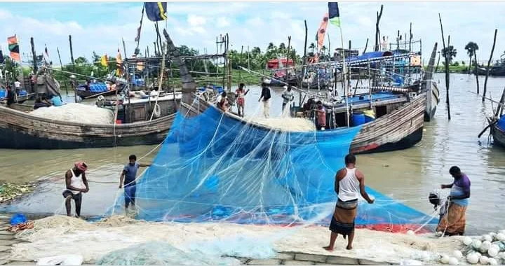 আজ থেকে  বন্ধ হচ্ছে  মাছ ধরা, অনিশ্চয়তায় ভোলার জেলেরা