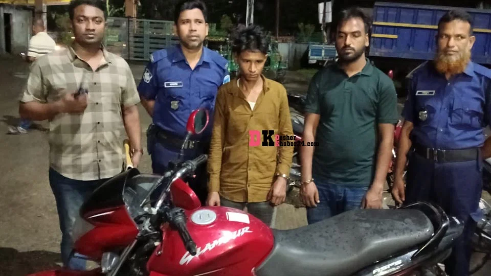 নোয়াখালীতে চোরাই মোটরসাইকেলসহ চোর চক্রের ২ সদস্য গ্রেপ্তার