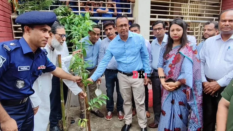 ফরিদপুরে বৃক্ষরোপণ কর্মসূচির উদ্বোধন