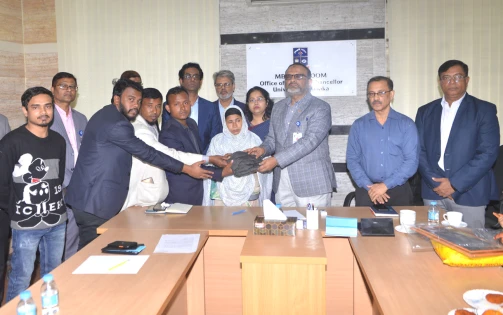 জুলাই স্মৃতি সংগ্রহশালায় শহিদ আবু সাঈদ ও ওয়াসিম-র ব্যবহৃত জিনিসপত্র হস্তান্তর