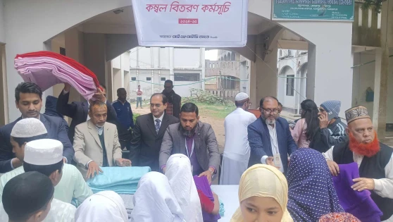 ফরিদপুরে আইএফআইসি ব্যাংকের উদ্যোগে ‘শীতার্ত মানুষের মাঝে কম্বল বিতরণ