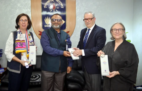 ঢাবি উপাচার্যের সঙ্গে স্পেনের ইন্ডিটেক্স চেয়ার-এর সাক্ষাৎ