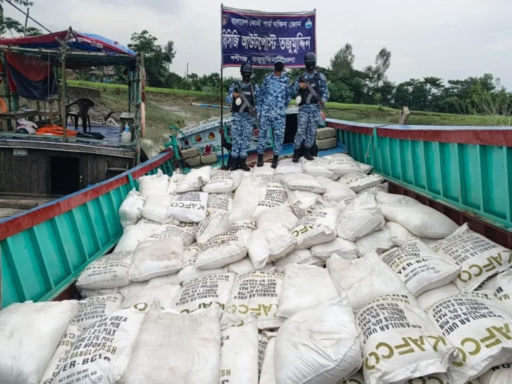 ভোলায় বরাদ্দকৃত সার মিয়ানমারে পাচার হচ্ছে নদীপথে