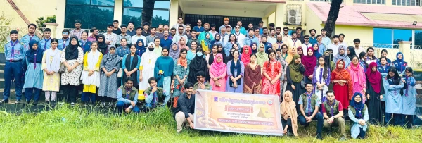ক্যাম্পাসের বাইরে ঢাকা বিশ্ববিদ্যালয় রোভার স্কাউটের দীক্ষা অনুষ্ঠান