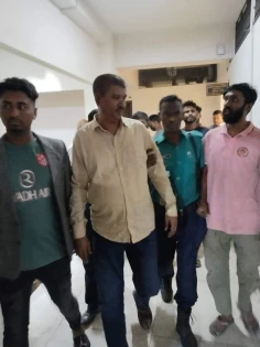 তোতা হত্যাকান্ড: নোয়াখালীর ইউপি চেয়ারম্যানকে ঢাকায় মারধর করে পুলিশে সোপর্দ