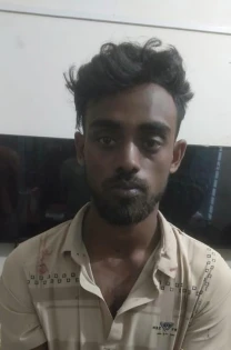 জেল থেকে ছাড়া পেয়ে আগ্নেয়াস্ত্র নিয়ে মহড়া, আটক ৩