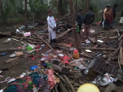 নোয়াখালীতে শিক্ষকের বাড়িতে হামলা অগ্নিসংযোগ