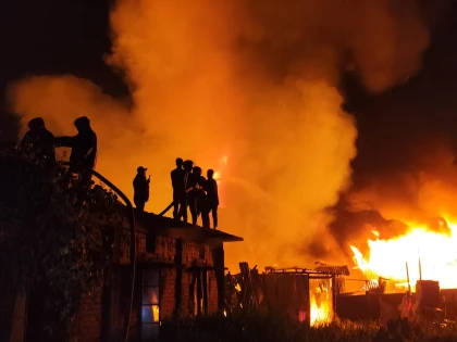 নোয়াখালীর মাইজদী হর্কাস মার্কেটে ভয়াবহ অগ্নিকান্ড, নিয়ন্ত্রণে ৫টি ইউনিট