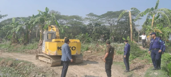 নোয়াখালীতে কৃষি জমির মাঠি কাটায় ৫০ হাজার টাকা জরিমানা