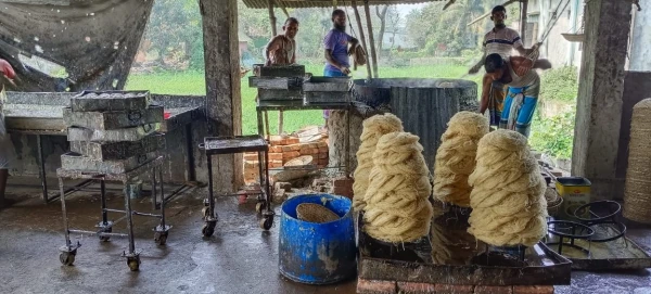 নোয়াখালীতে অস্বাস্থ্যকর পরিবেশে সামাই তৈরী করায় ৫০ হাজার টাকা জরিমানা