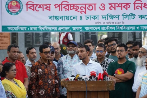 ডাকসু ও সিটি কর্পোরেশনের যৌথ উদ্যোগে ঢাবিতে ‘স্পেশাল ক্লিনিং ক্যাম্প ২০২৫’ পরিচালিত
