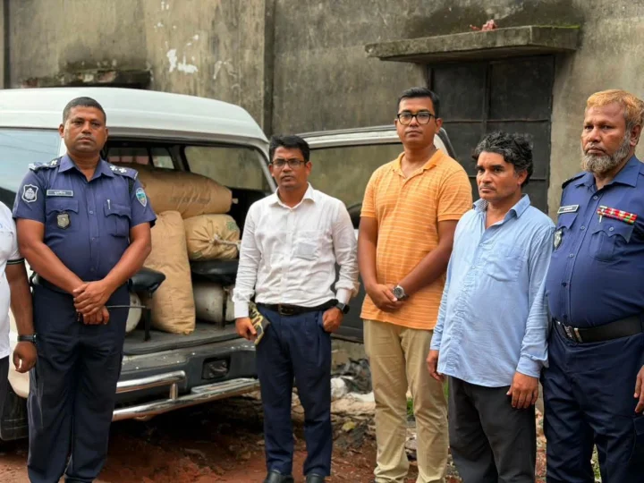 নোয়াখালীতে পলিথিন কারখানায় অভিযান, ৫০ হাজার টাকা জরিমানা