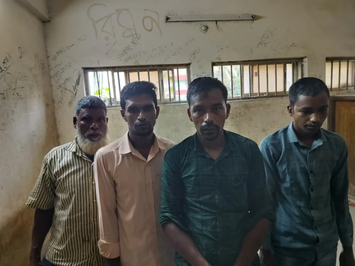 নোয়াখালীতে ডাকাতির প্রস্তুতিকালে গ্রেপ্তার ৬