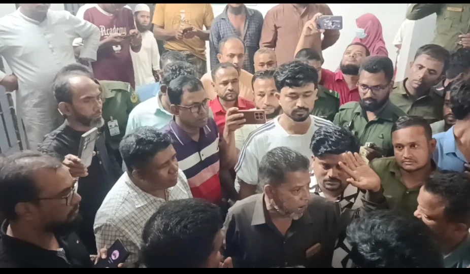 নোয়াখালীতে হামে আক্রান্ত শিশুর মৃত্যুতে হাসপাতালে ভাঙচুর