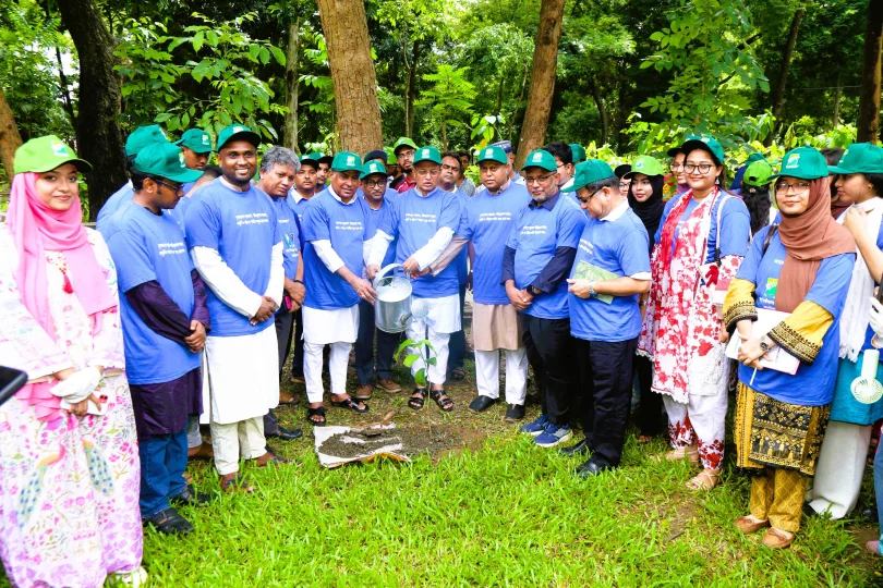 ঢাকা বিশ্ববিদ্যালয়ে বৃক্ষরোপণ ও পরিচ্ছন্ন ক্যাম্পাস কর্মসূচি