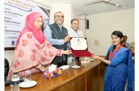 ঢাবি আইএসআরটি সুবর্ণজয়ন্তী পদক পেলেন ফারিয়া রউফ রিয়া