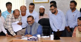 ঢাবি’র নতুন উপাচার্য হিসেবে অধ্যাপক ড. নিয়াজ আহমদ খানের যোগদান