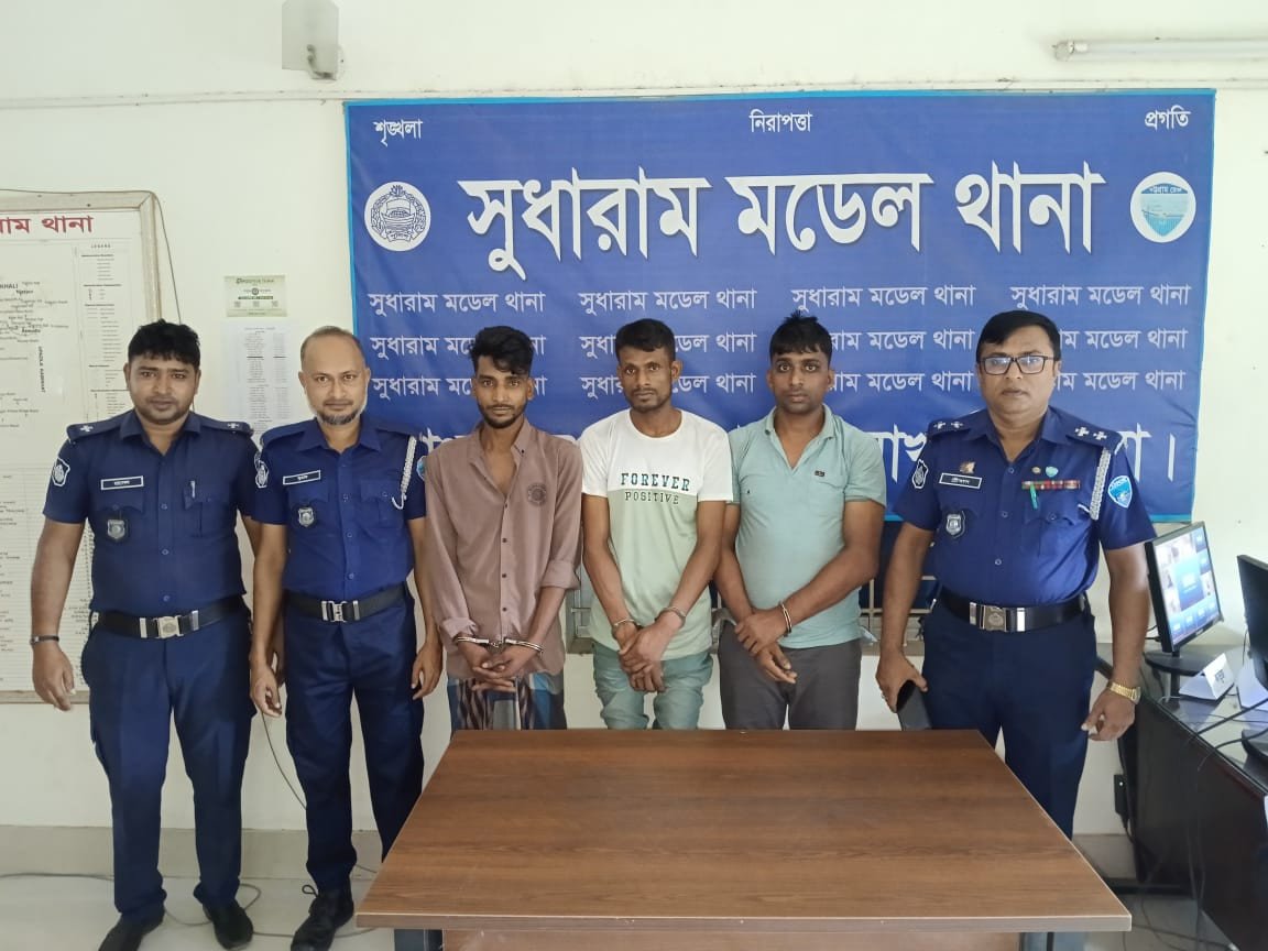 সিএনজি নিয়ে দিনে রেকি করে রাতে ডাকাতি: অস্ত্র-গুলিসহ গ্রেপ্তার ৩