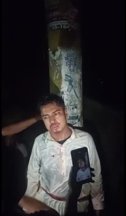মাজারে ঢিল ছোঁড়ায় ভারসাম্যহীন তরুণকে বিদ্যুতের খুঁটিতে বেঁধে মারধর