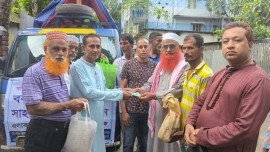 ফরিদপুরে বর্নাত্যদের জন্য ত্রাণ  দিতে মানুষের অভুতপুর্ব সাড়া